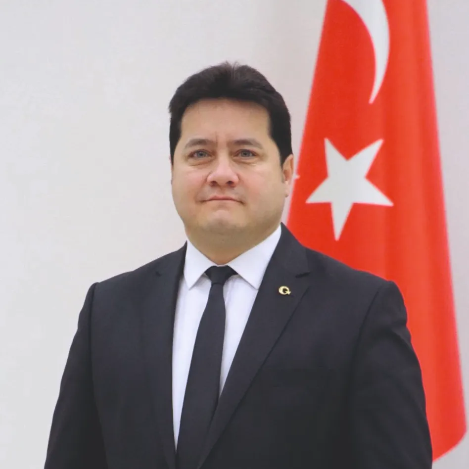 HALKIN TAKDİRİNİ TOPLUYOR