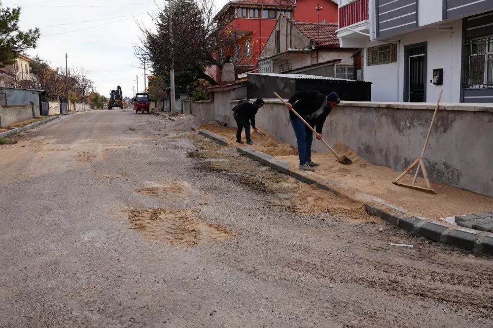 BADEMLİ MAHALLESİNDE KALDIRIM YAPIMI DEVAM EDİYOR