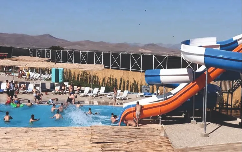 Aqua Parkta Sular Soğuk,  Tepkiler Sıcak